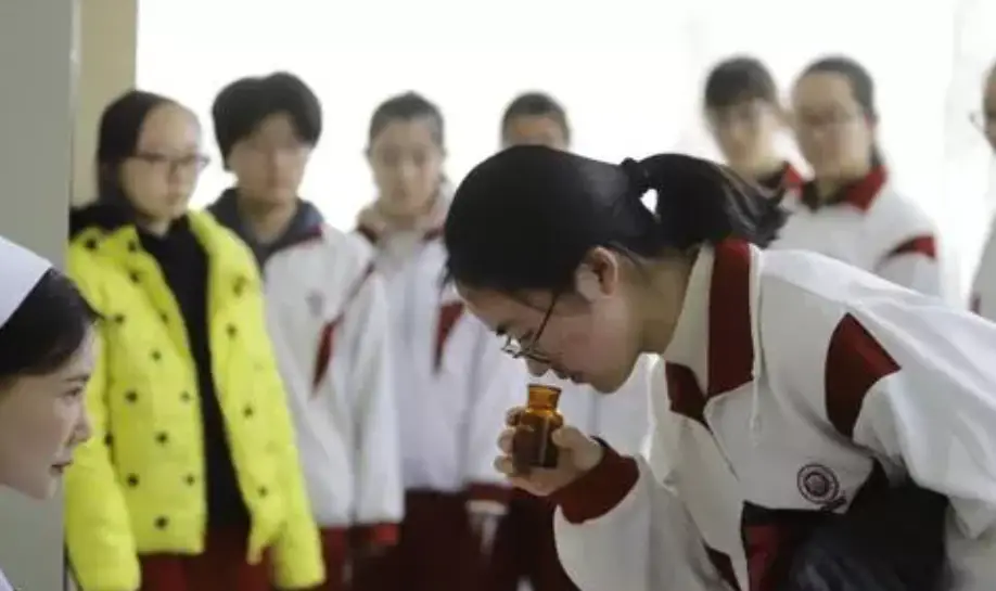 高考体检别闹乌龙!多数省份不用脱光,这些好处要知道