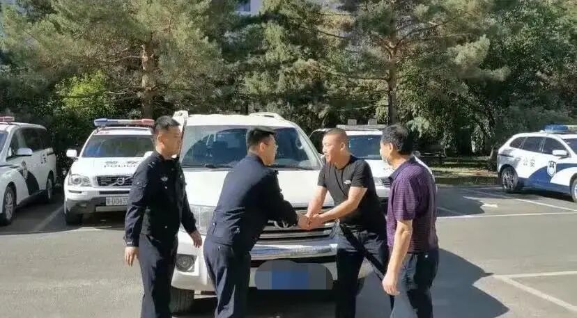 内蒙古高速交警破获跨省盗车案,追回被盗车辆获锦旗