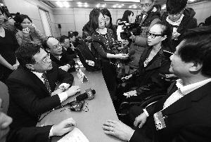 两会政务咨询会：‘五日制’尾号限行或延续常态化