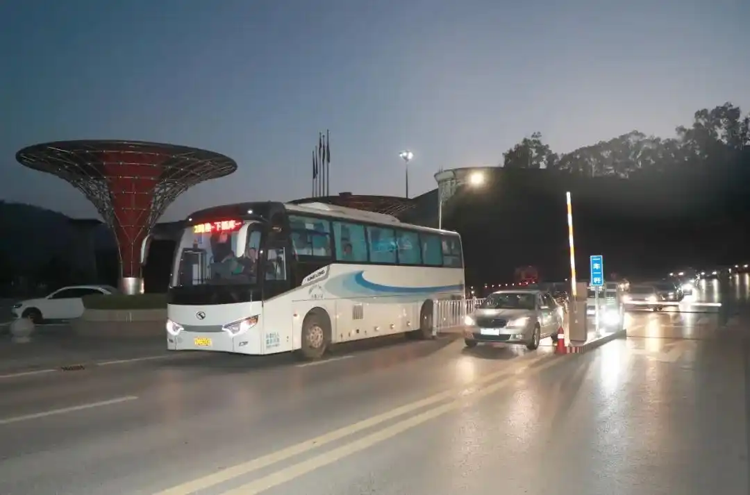 茅台单双号限行首月变化：绿色出行渐成风，员工遵守少投诉