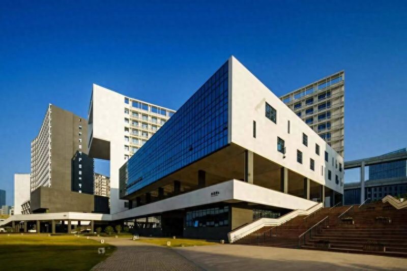 2025年深圳各高校本科高考招生计划亮点及特色介绍