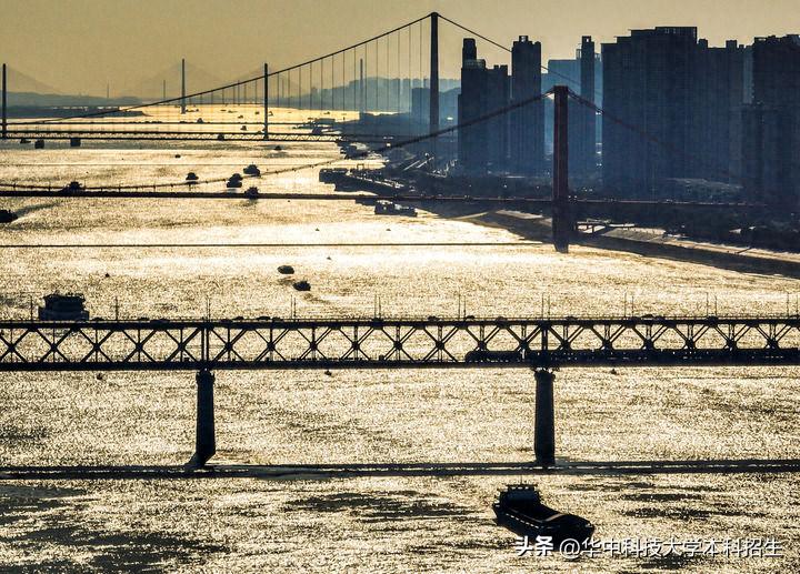 请回答2025！华中科技大学拉什